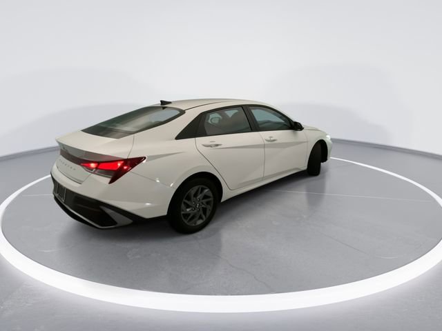 Used 2024 Hyundai Elantra SEL FWD image 6