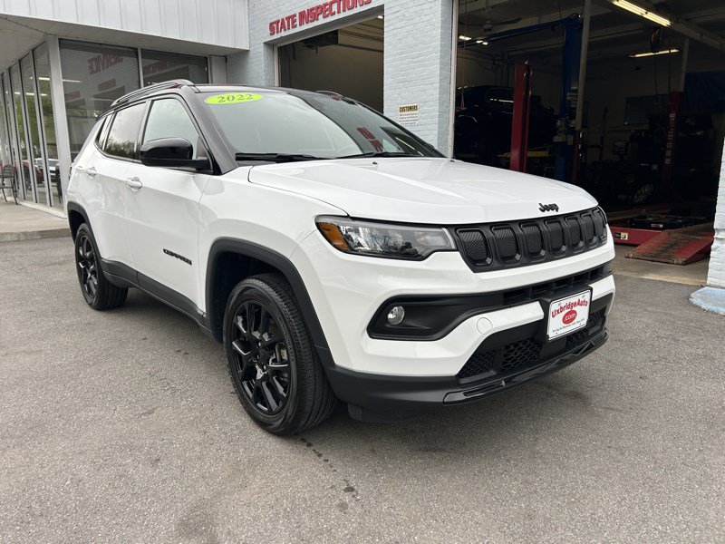 Used 2022 Jeep Compass Latitude w/ Sun and Sound Group AWD/4WD image 2