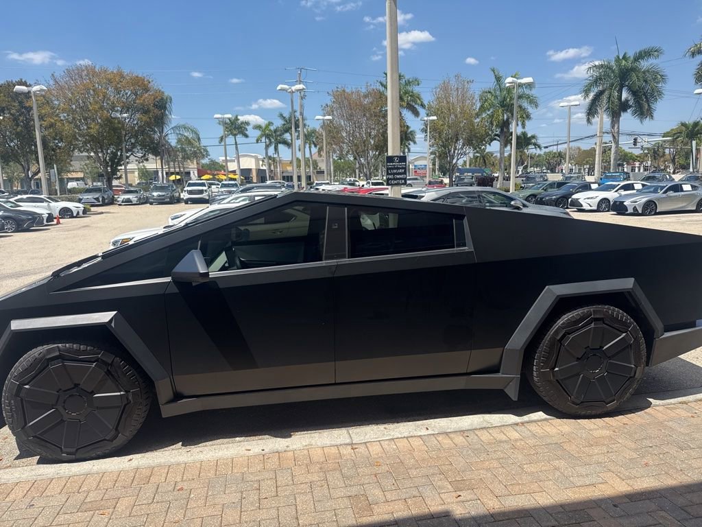 Used 2024 Tesla Cybertruck AWD Crew Cab image 3