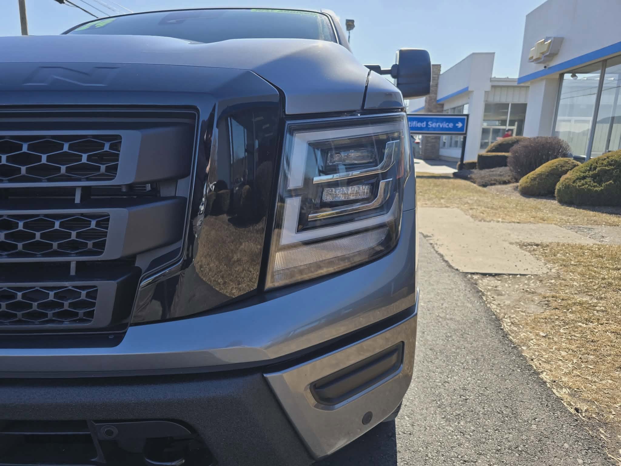 Used 2024 Nissan Titan SV w/ SV Convenience Package image 11