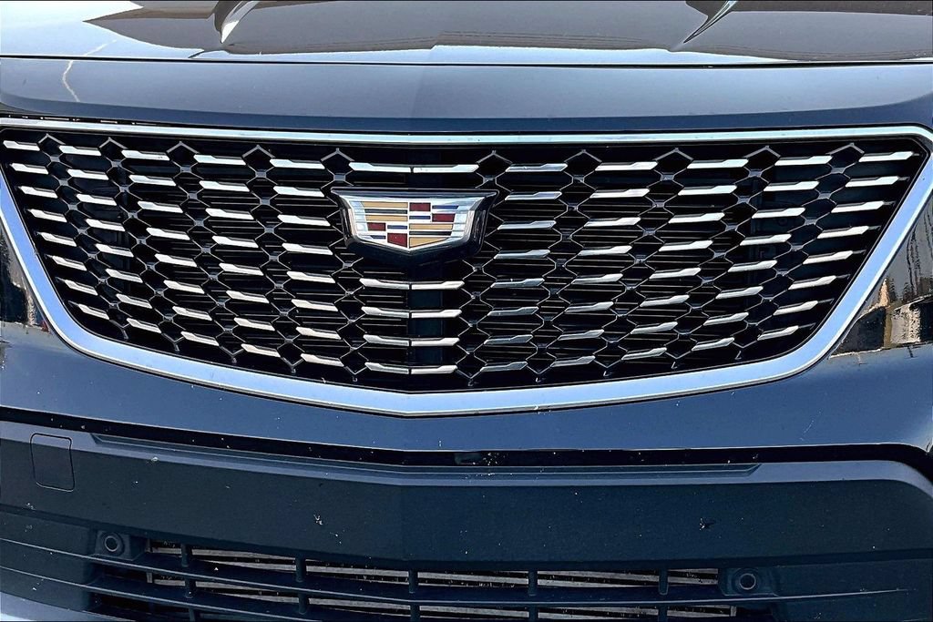 Used 2021 Cadillac XT4 Premium Luxury w/ Cold Weather Package AWD/4WD image 38