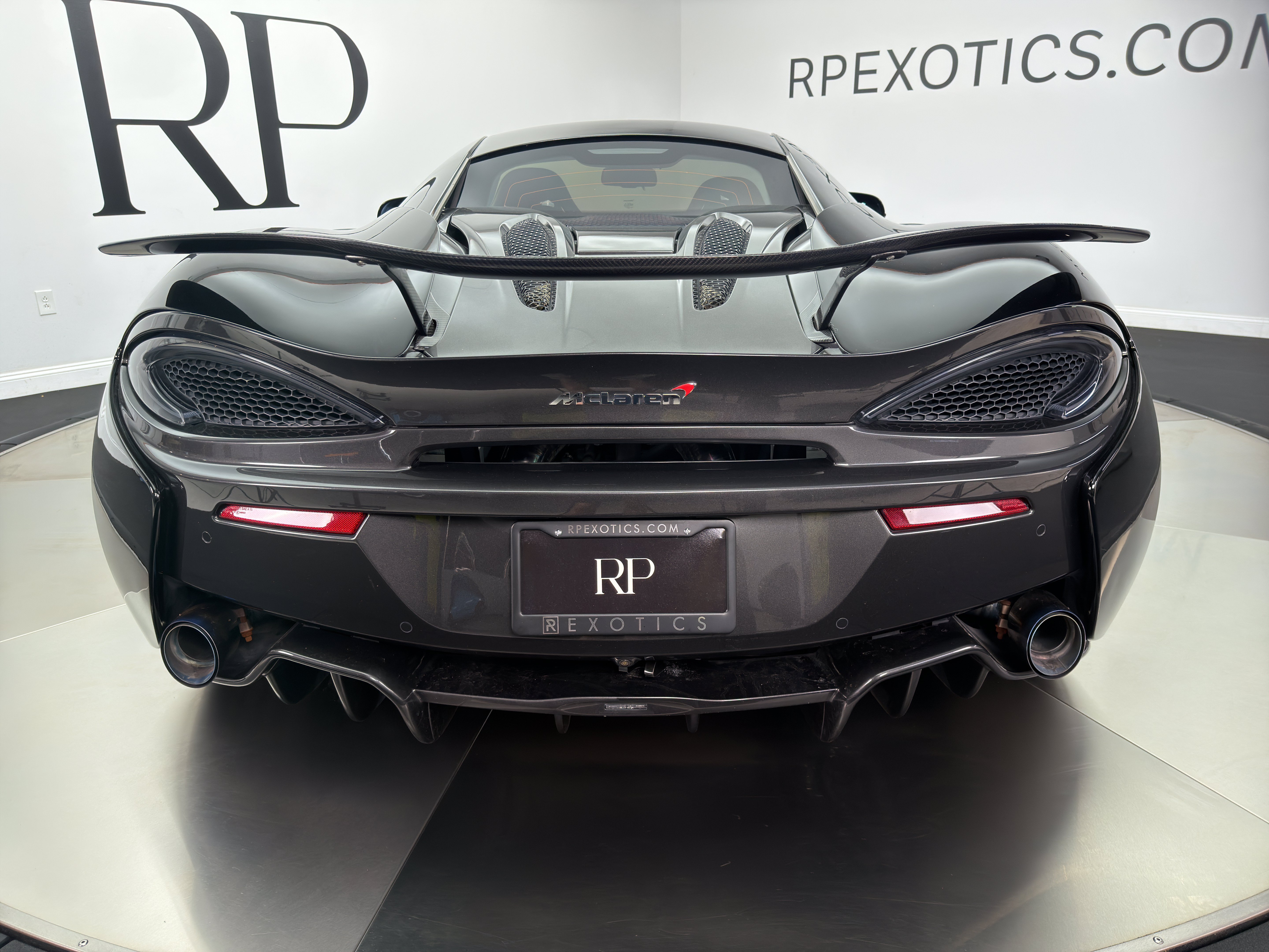 Used 2016 McLaren 570S Coupe RWD image 14
