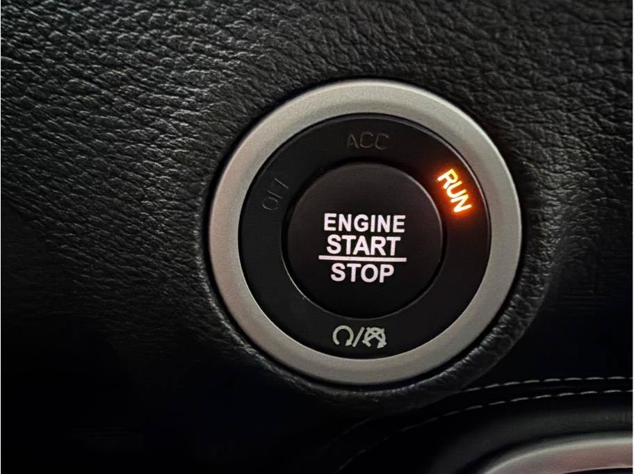 Used 2016 Dodge Challenger SXT RWD image 18