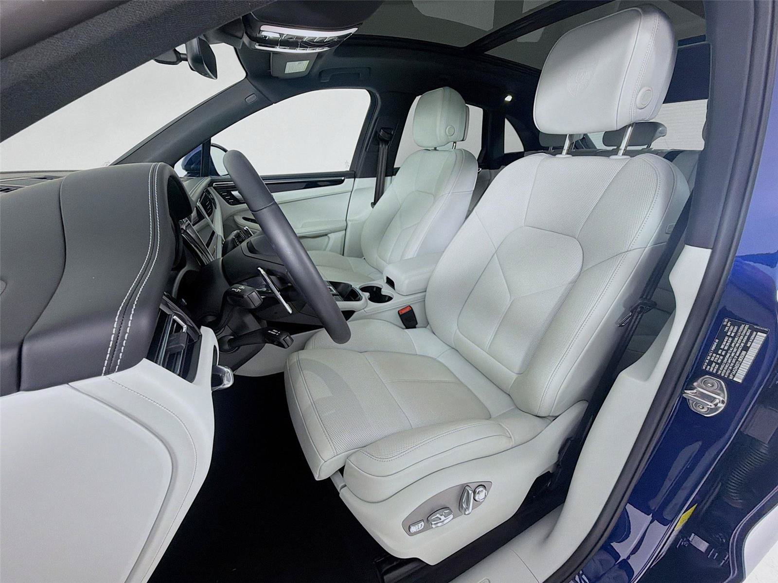 Certified 2026 Porsche Macan Turbo AWD/4WD image 5