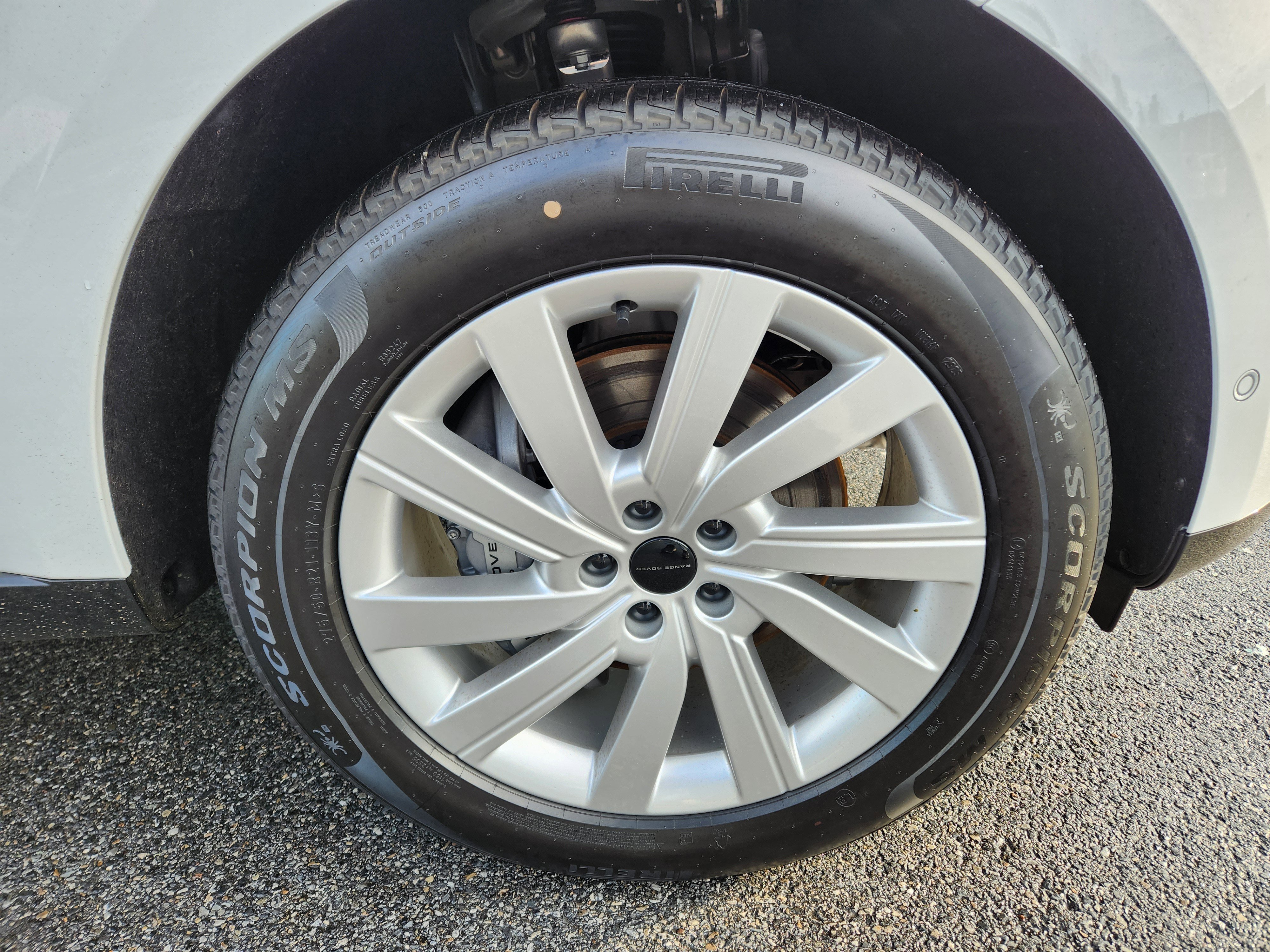 New 2026 Land Rover Range Rover Long Wheelbase SE image 7