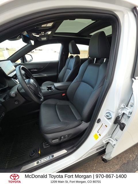 Used 2023 Toyota Venza Nightshade image 11