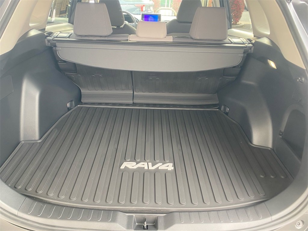 Used 2025 Toyota RAV4 XLE image 28