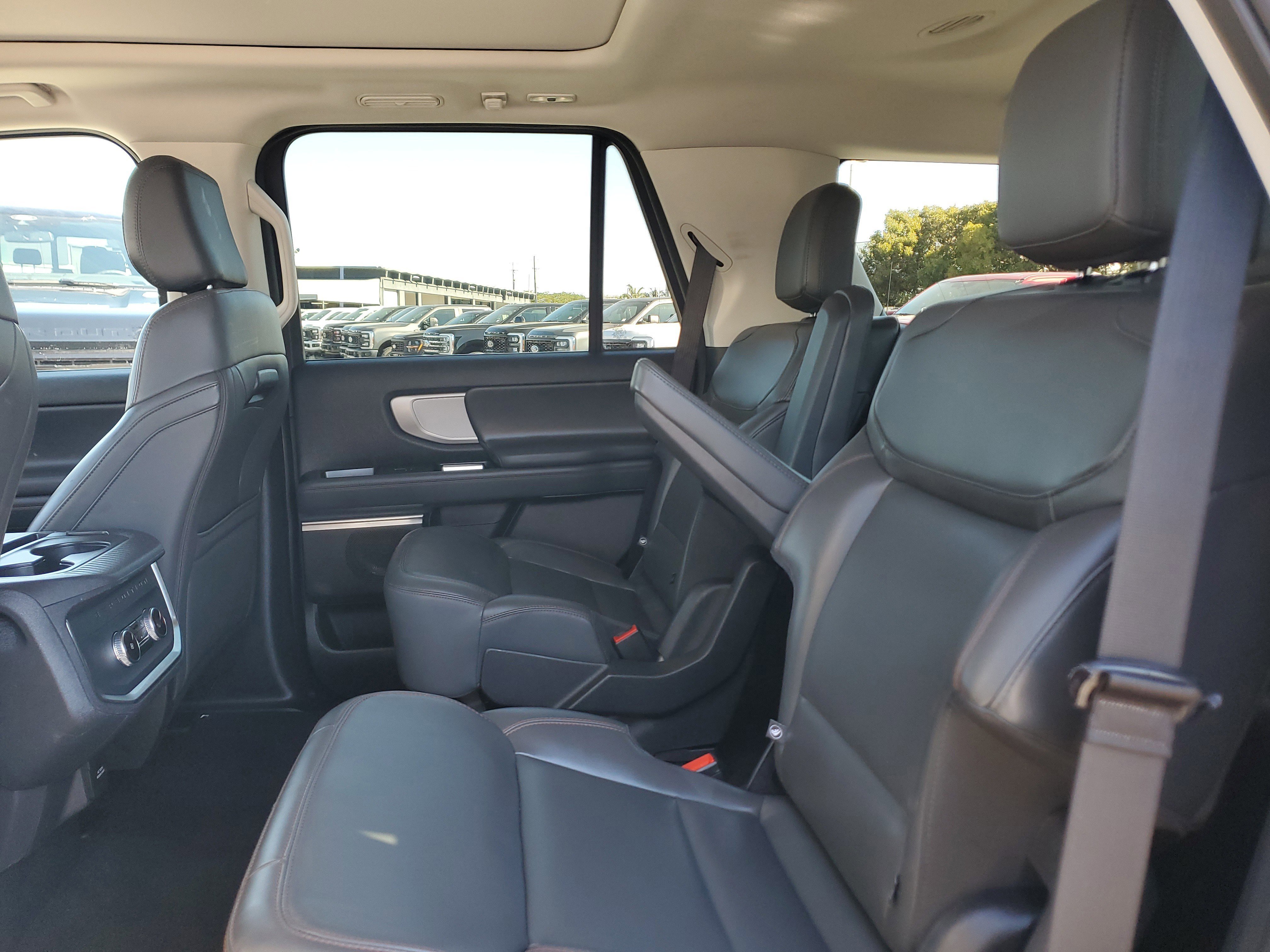 Used 2025 Ford Expedition Active image 14