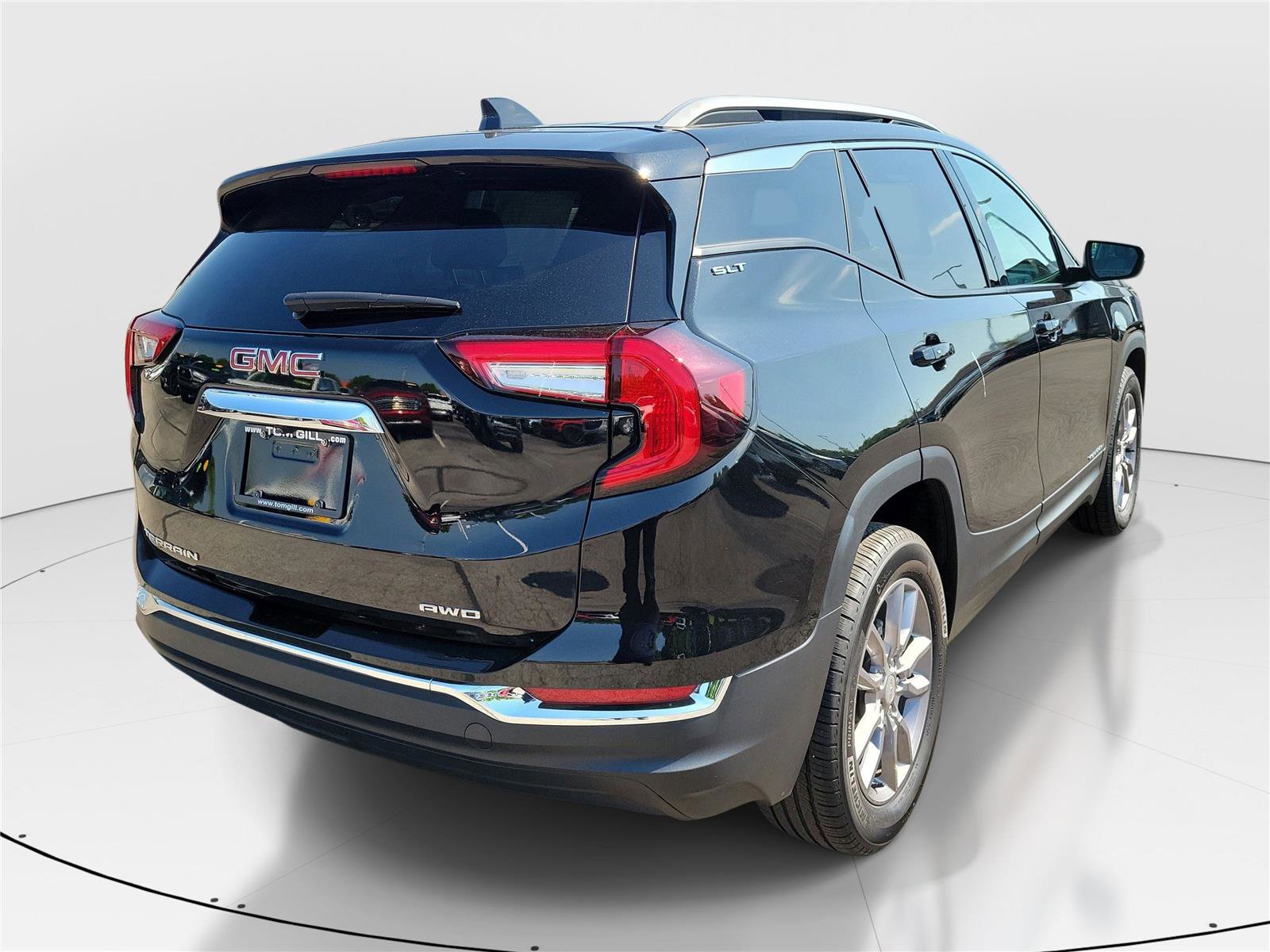 Used 2024 GMC Terrain SLT AWD/4WD image 4