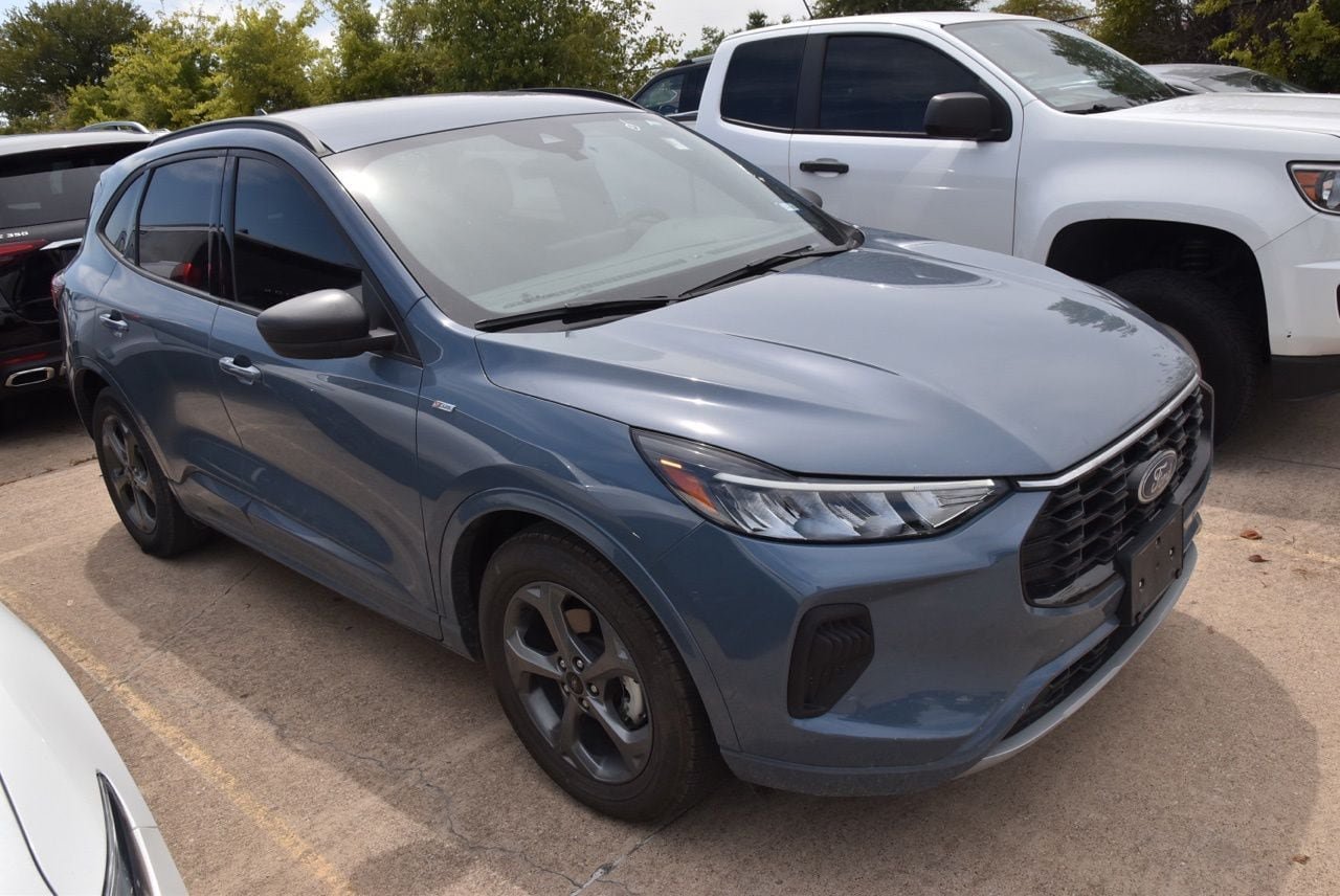 Used 2023 Ford Escape ST-Line w/ Tech Pack #1 FWD image 4