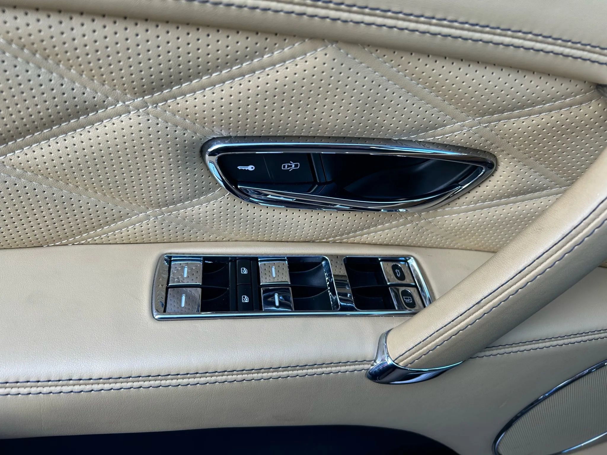 Used 2015 Bentley Flying Spur V8 image 13
