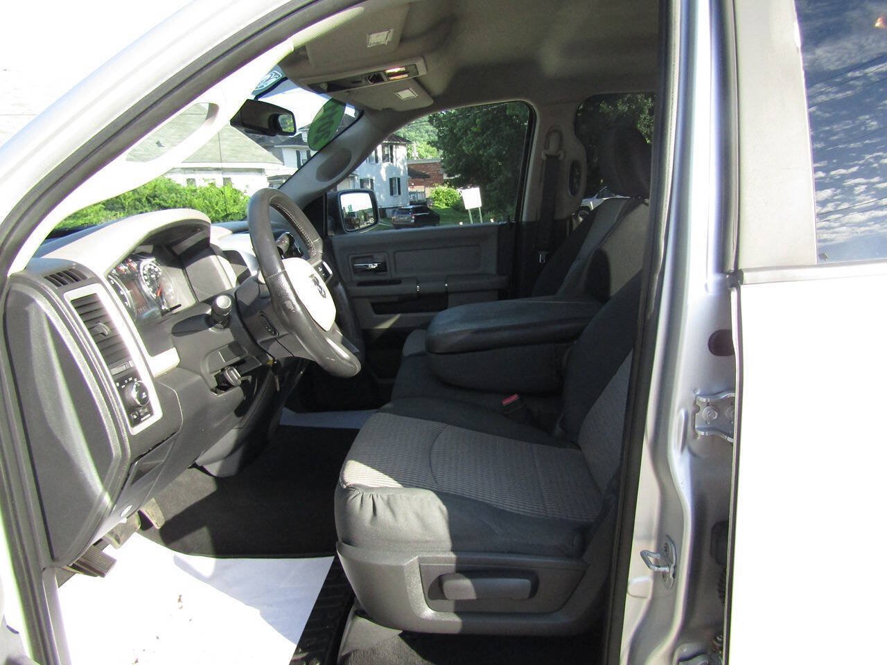 Used 2011 RAM 1500 Outdoorsman AWD/4WD image 11