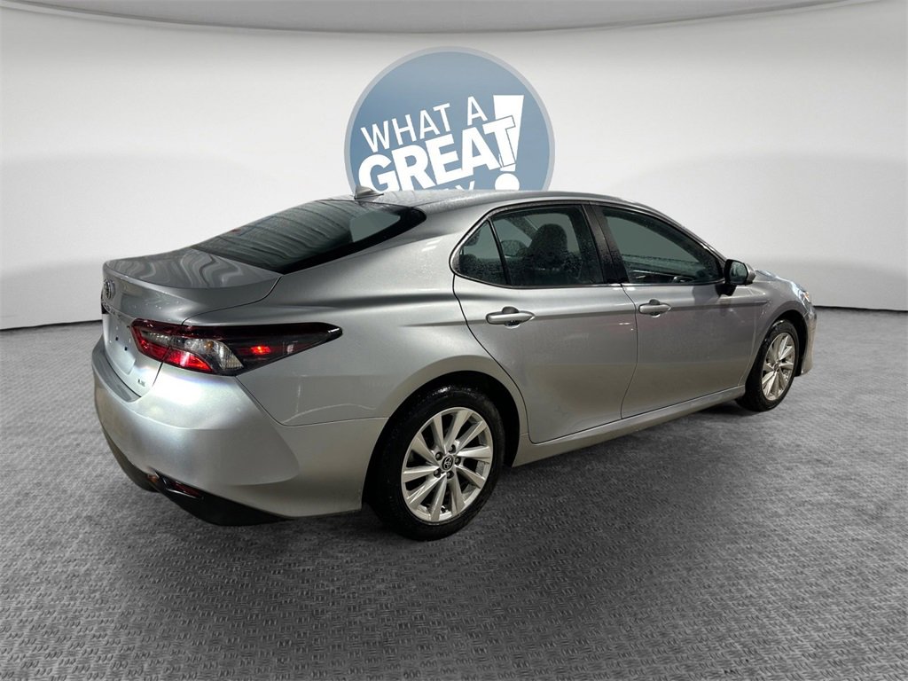 Used 2023 Toyota Camry LE image 3