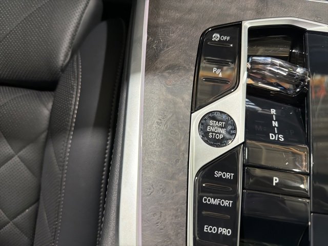 Used 2024 BMW X7 xDrive40i image 46