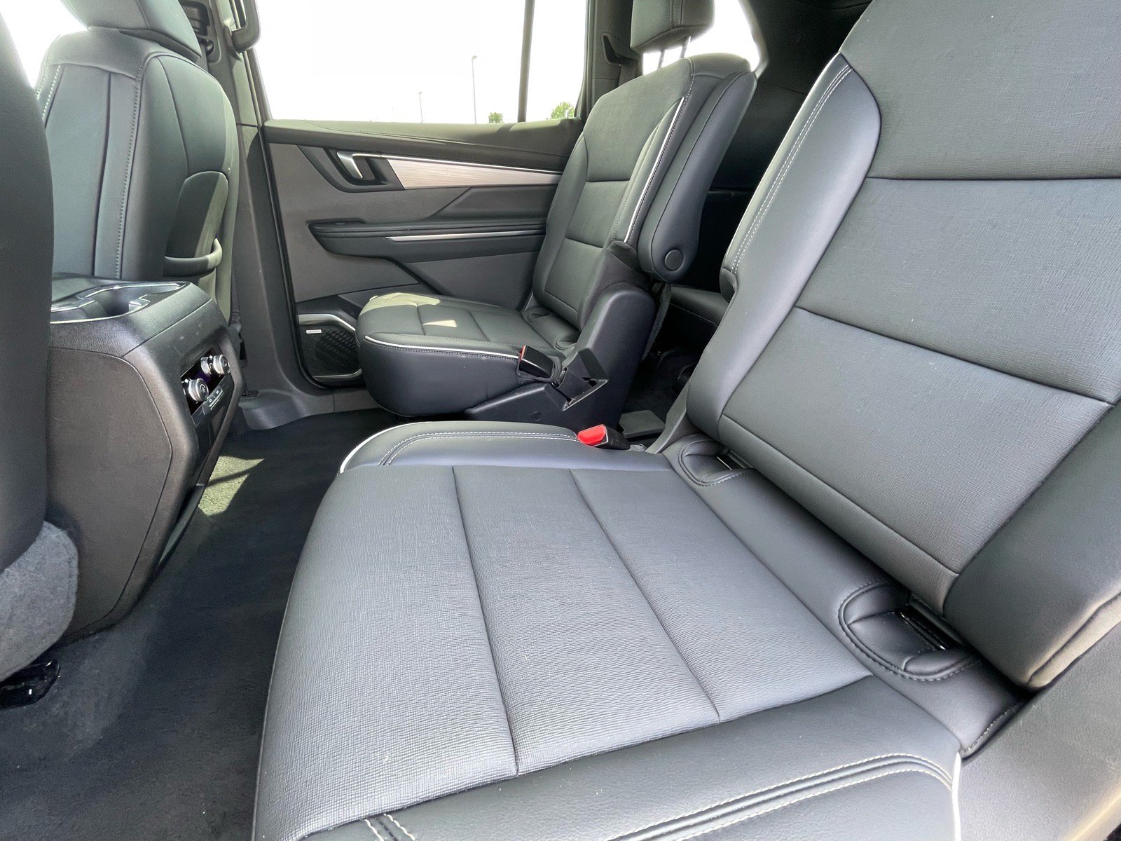 Used 2025 Buick Enclave Preferred FWD image 6