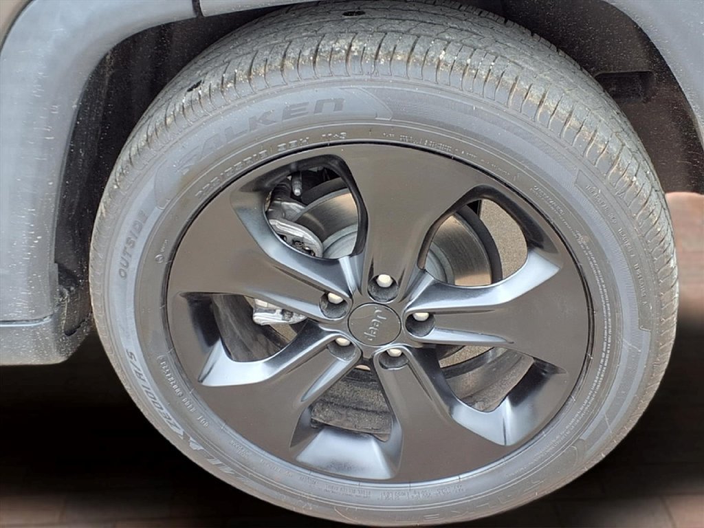 Used 2019 Jeep Compass Latitude FWD image 28