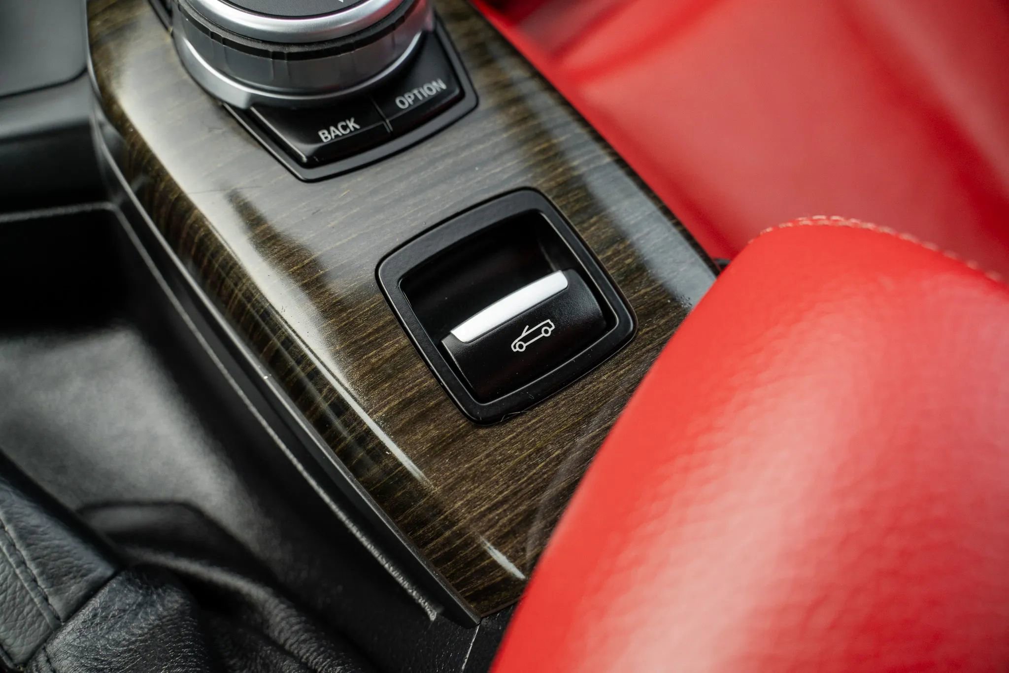 Used 2020 BMW 230i xDrive Convertible w/ Premium Package image 31