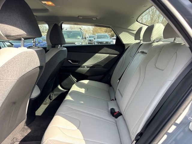 Certified 2022 Hyundai Elantra Limited w/ Cargo Package image 11
