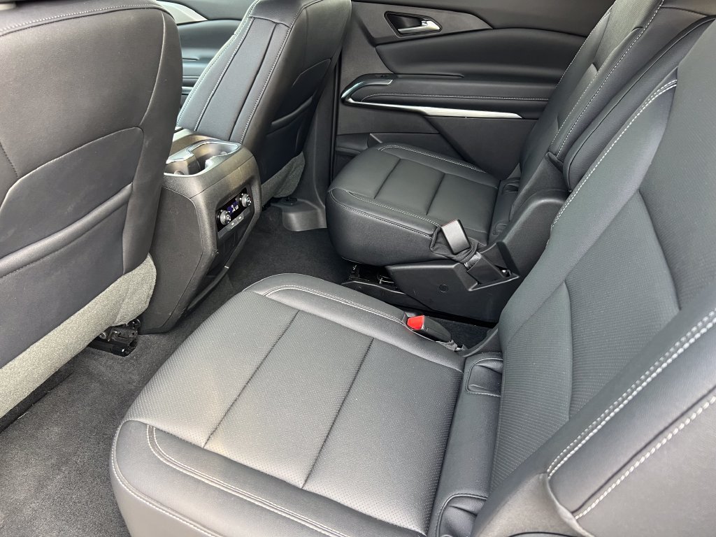Used 2026 Chevrolet Traverse LT AWD/4WD image 12