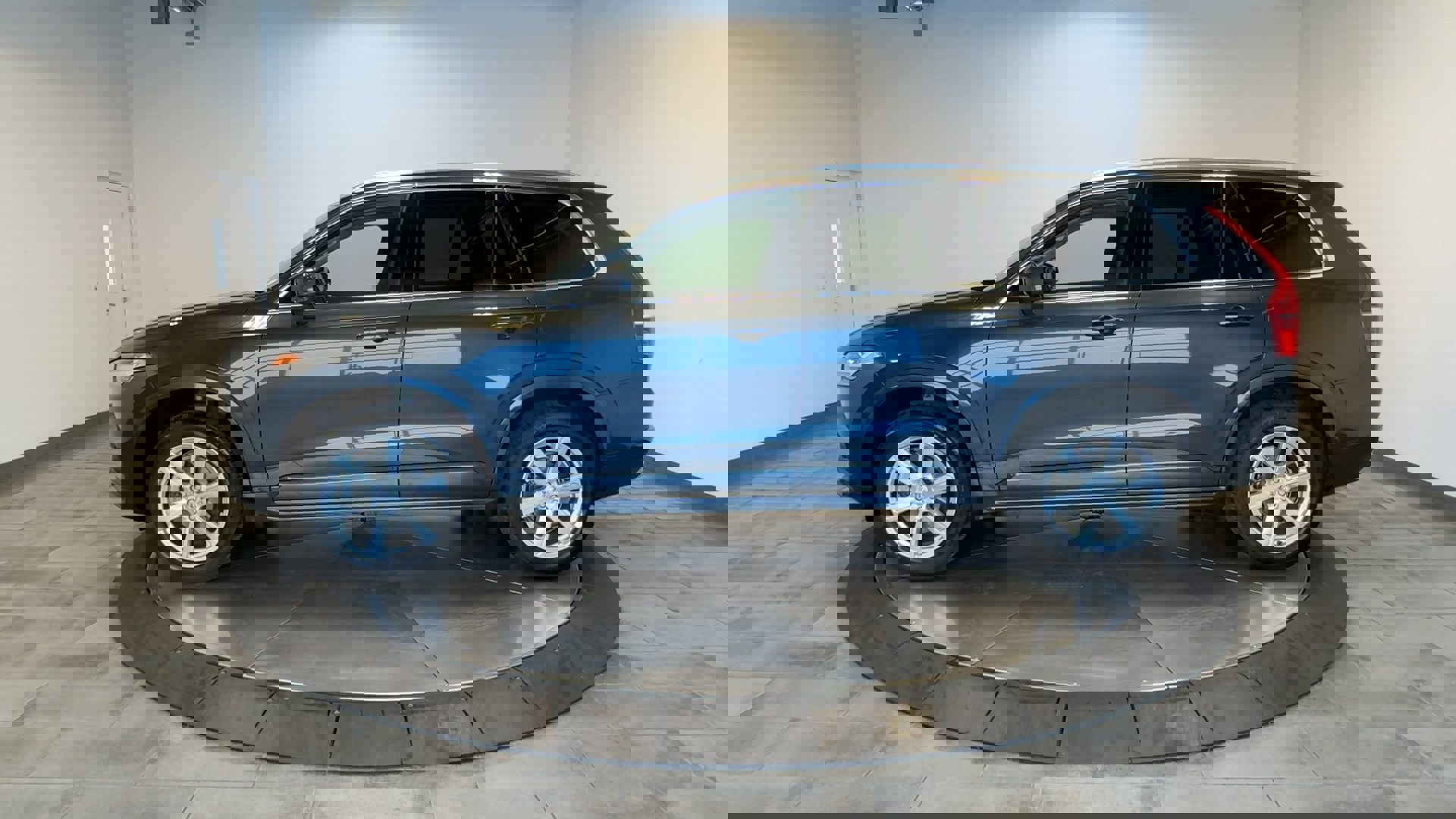 Used 2022 Volvo XC90 T5 Momentum image 5