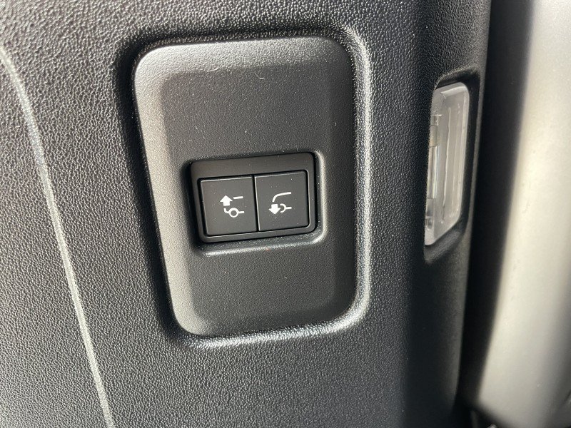 Used 2020 Land Rover Defender 110 SE AWD/4WD image 36