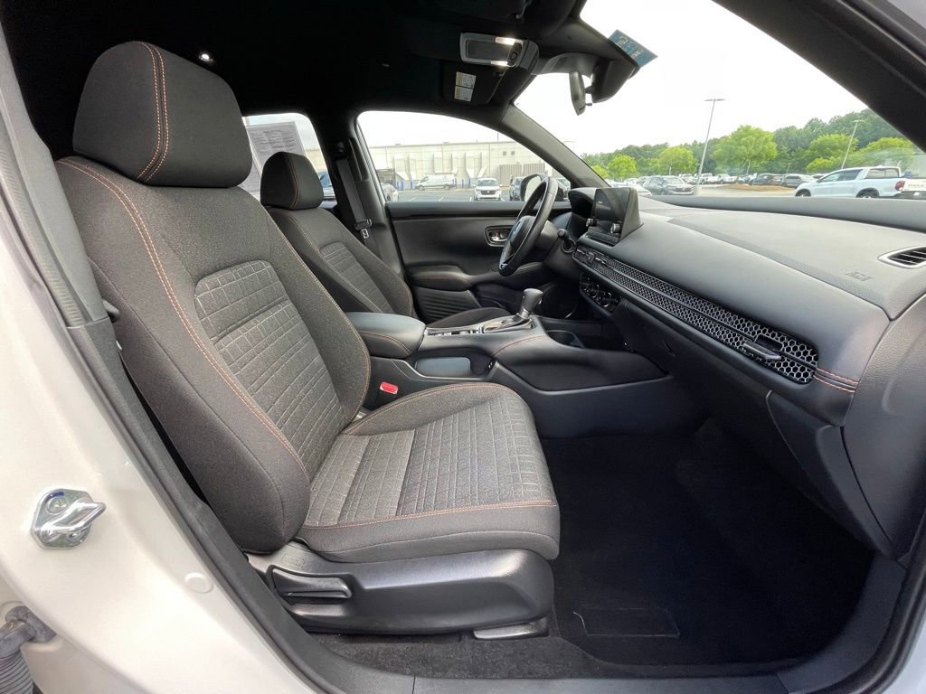Certified 2025 Honda HR-V Sport image 31