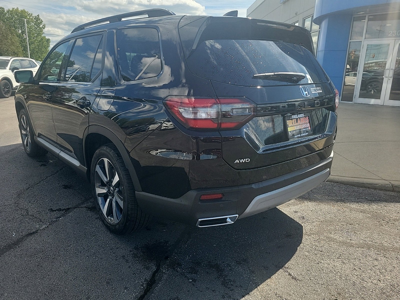 New 2025 Honda Pilot Touring image 11