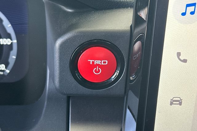 Used 2025 Toyota 4Runner TRD Off-Road Premium AWD/4WD image 28