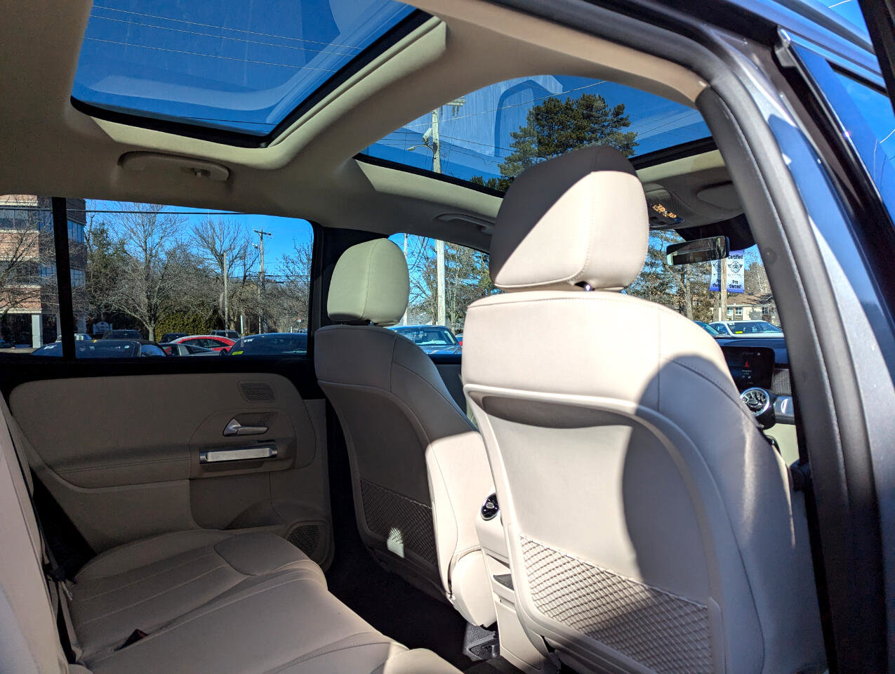 Used 2022 Mercedes-Benz EQB 300 4MATIC image 46