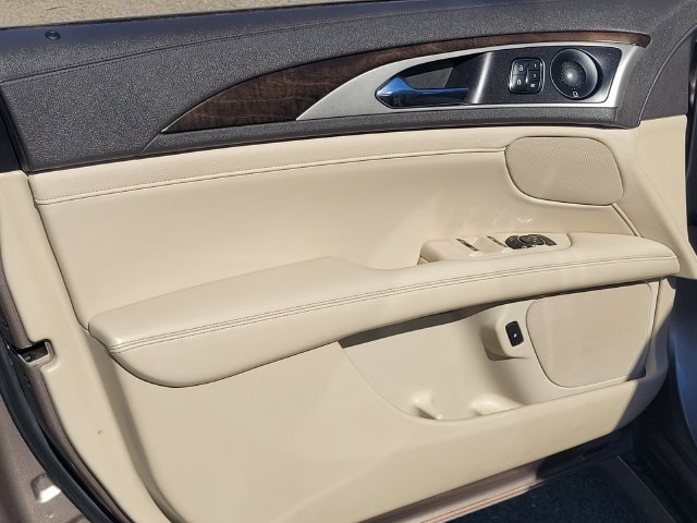 Used 2019 Lincoln MKZ Reserve FWD image 14