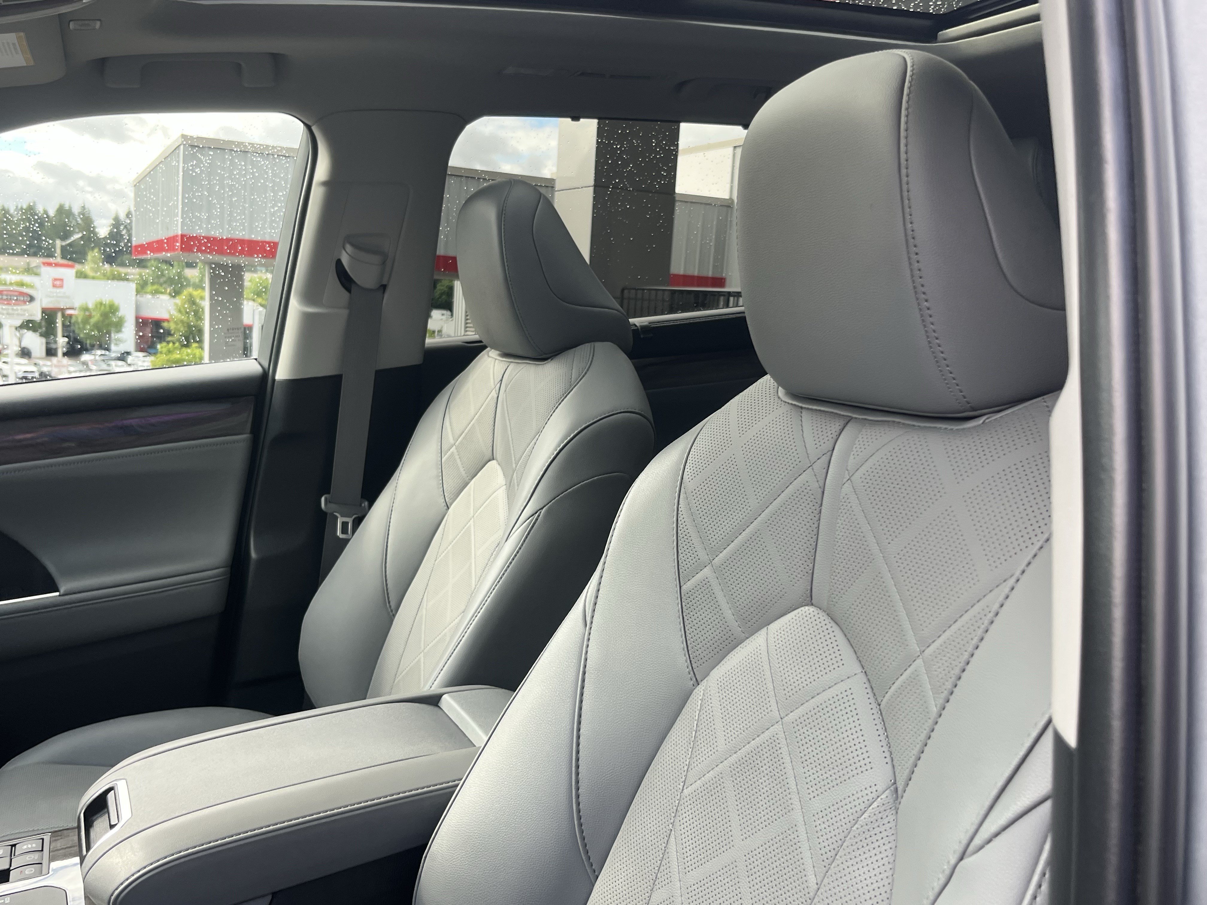 Used 2024 Toyota Highlander Platinum AWD/4WD image 19