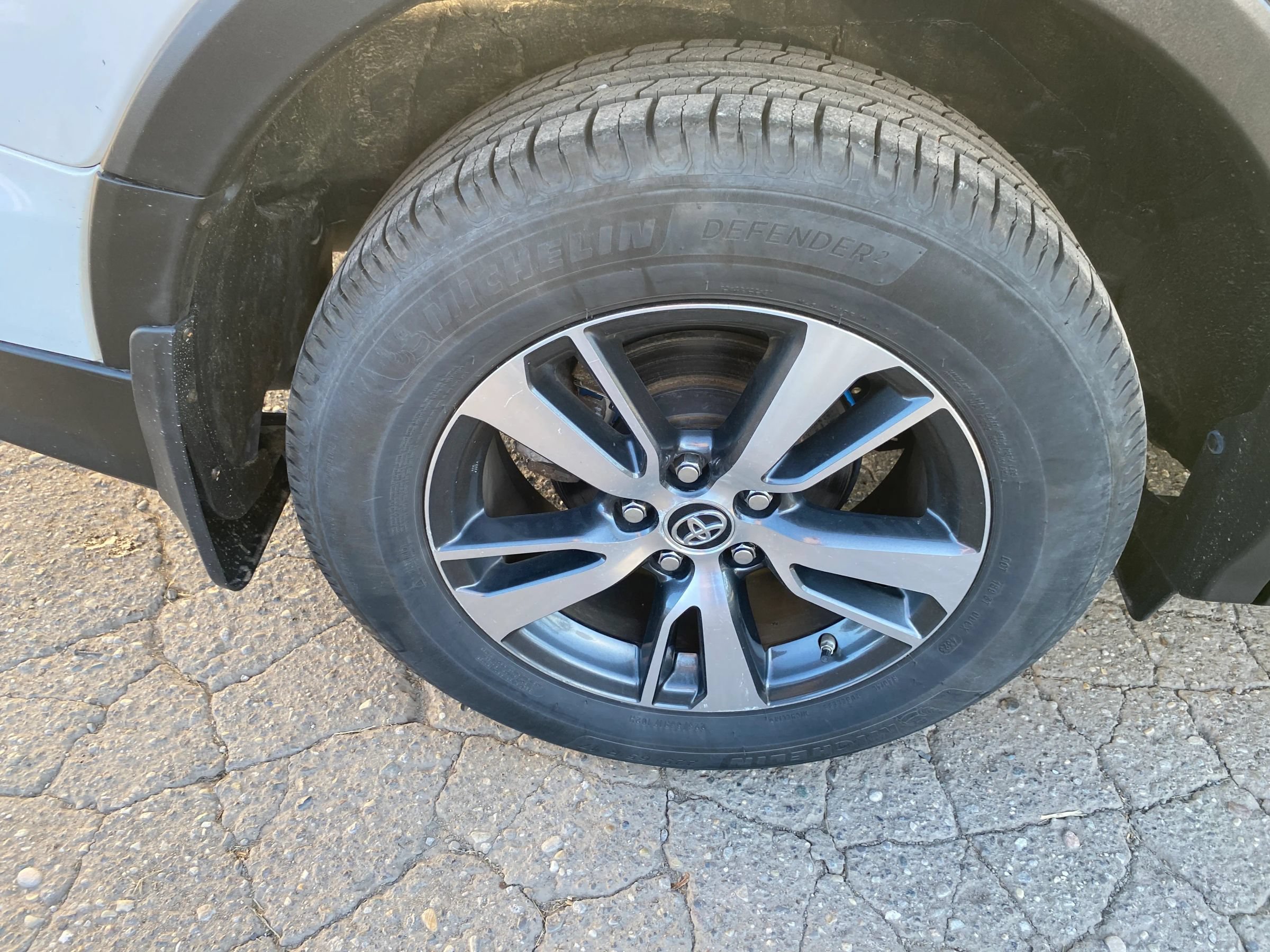 Used 2017 Toyota RAV4 XLE AWD/4WD image 29