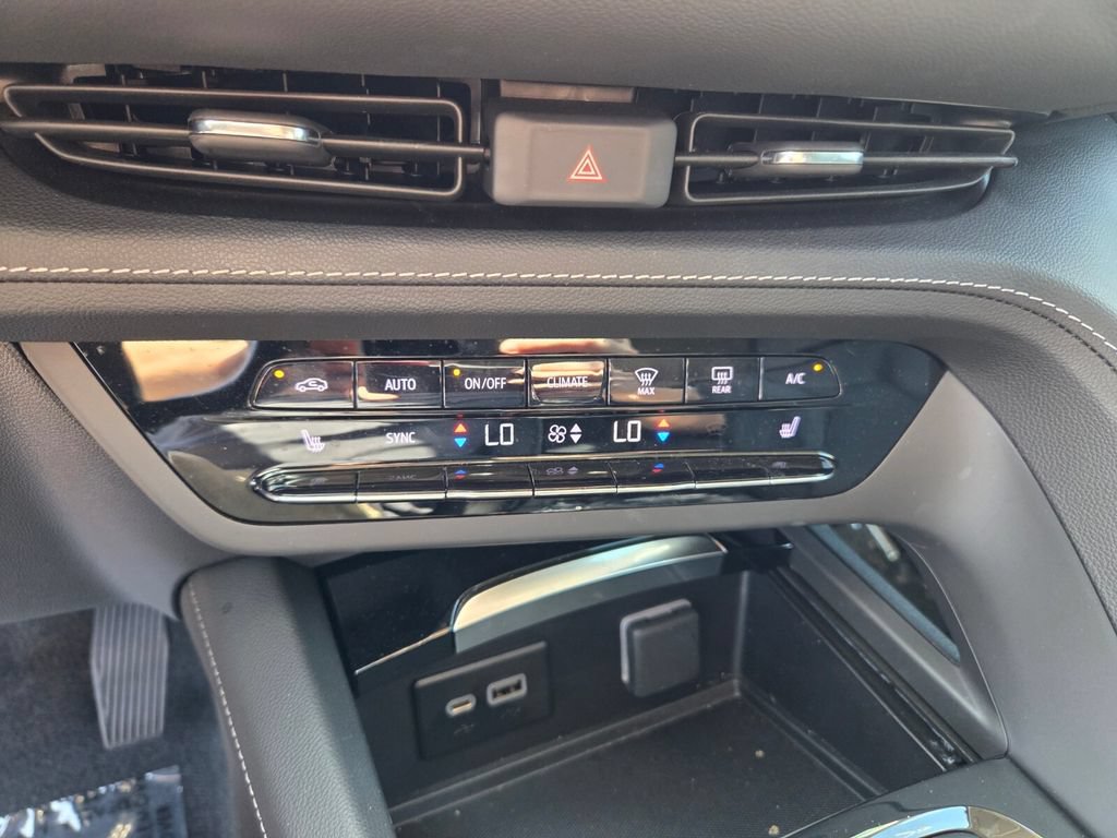 Used 2023 Buick Envision Essence AWD/4WD image 25