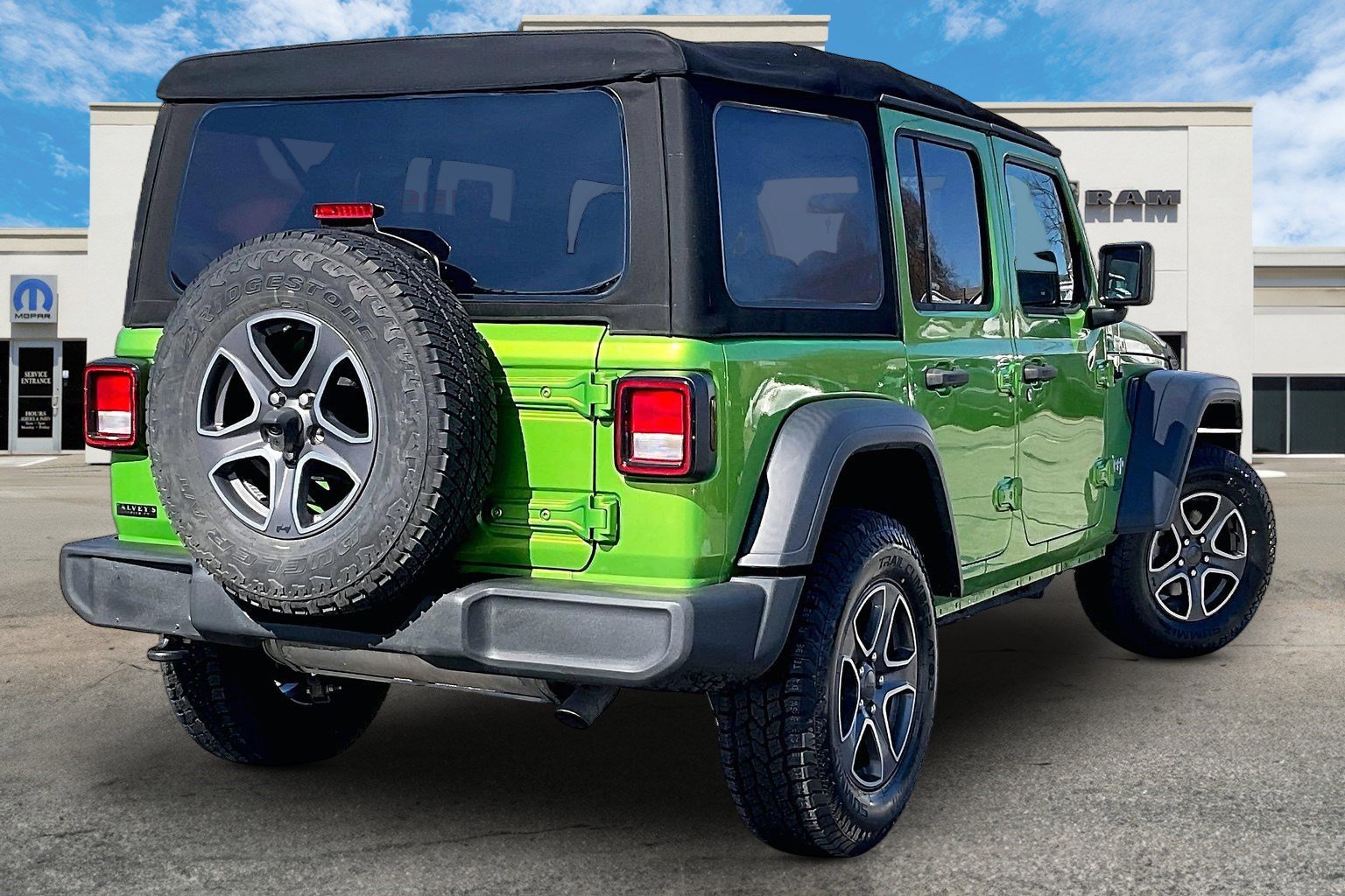 Used 2018 Jeep Wrangler Unlimited Sport S image 2