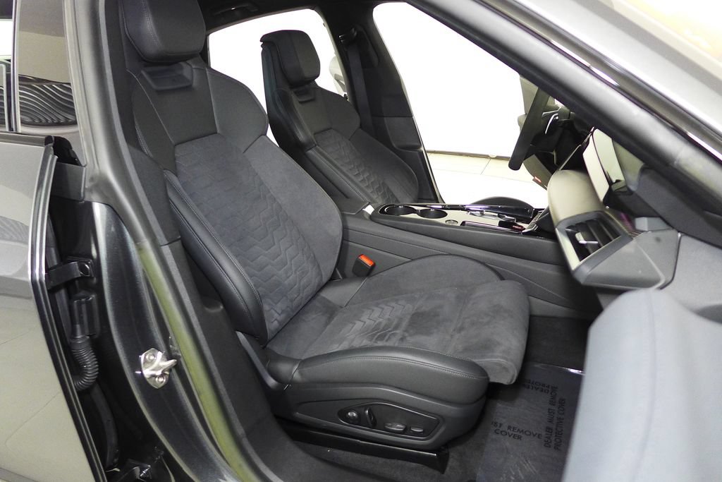 Used 2023 Audi e-tron GT Premium Plus w/ Performance Package AWD/4WD image 18