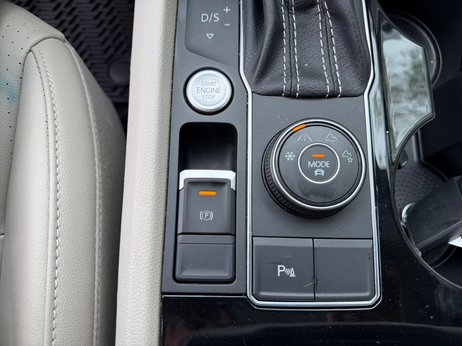 Used 2022 Volkswagen Atlas SE AWD/4WD image 25