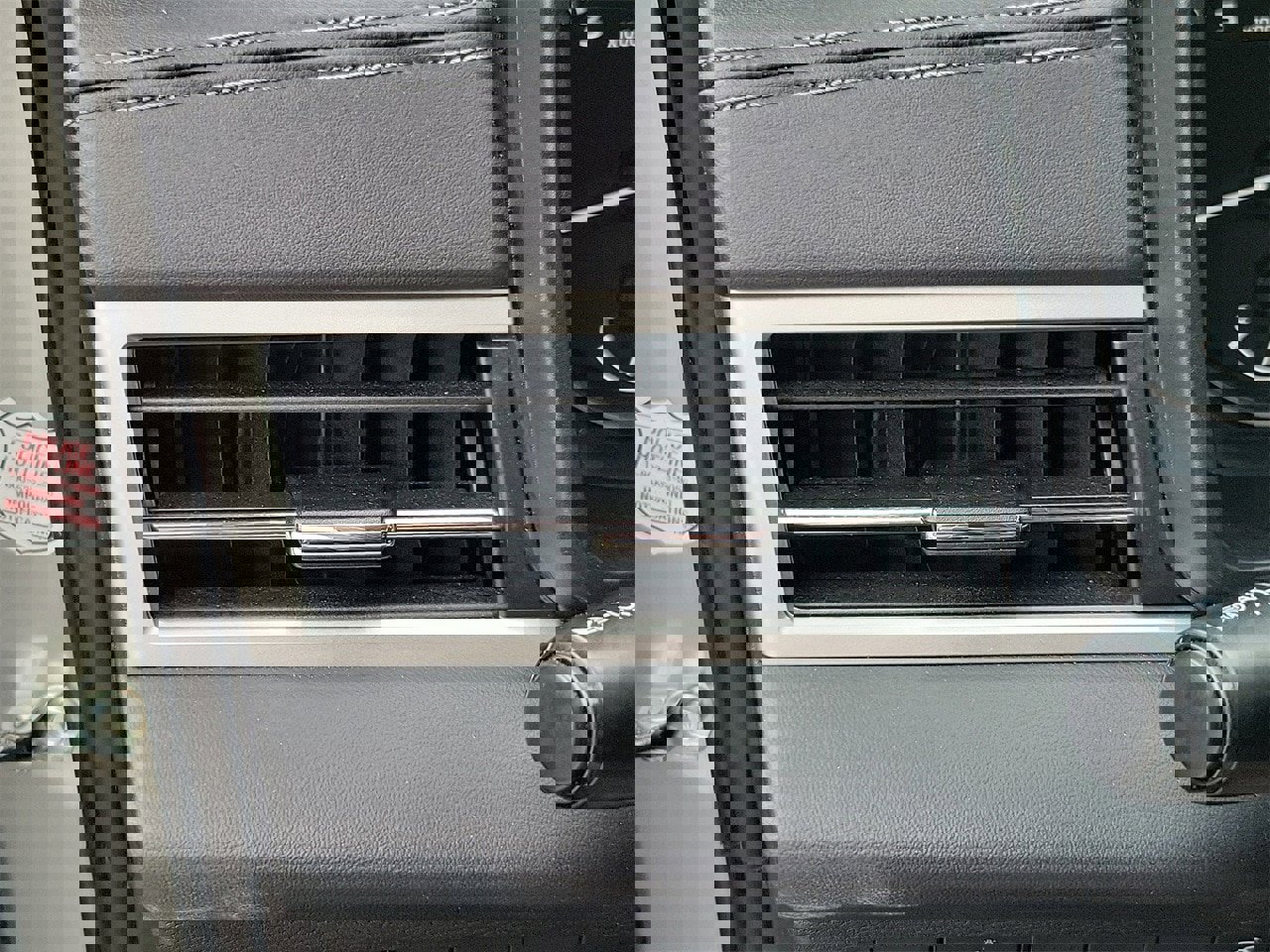 Used 2024 Mitsubishi Outlander SE image 32