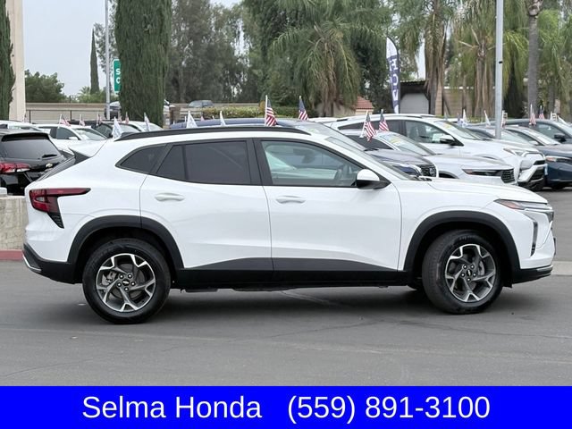 Used 2024 Chevrolet Trax LT w/ LT Convenience Package FWD image 4