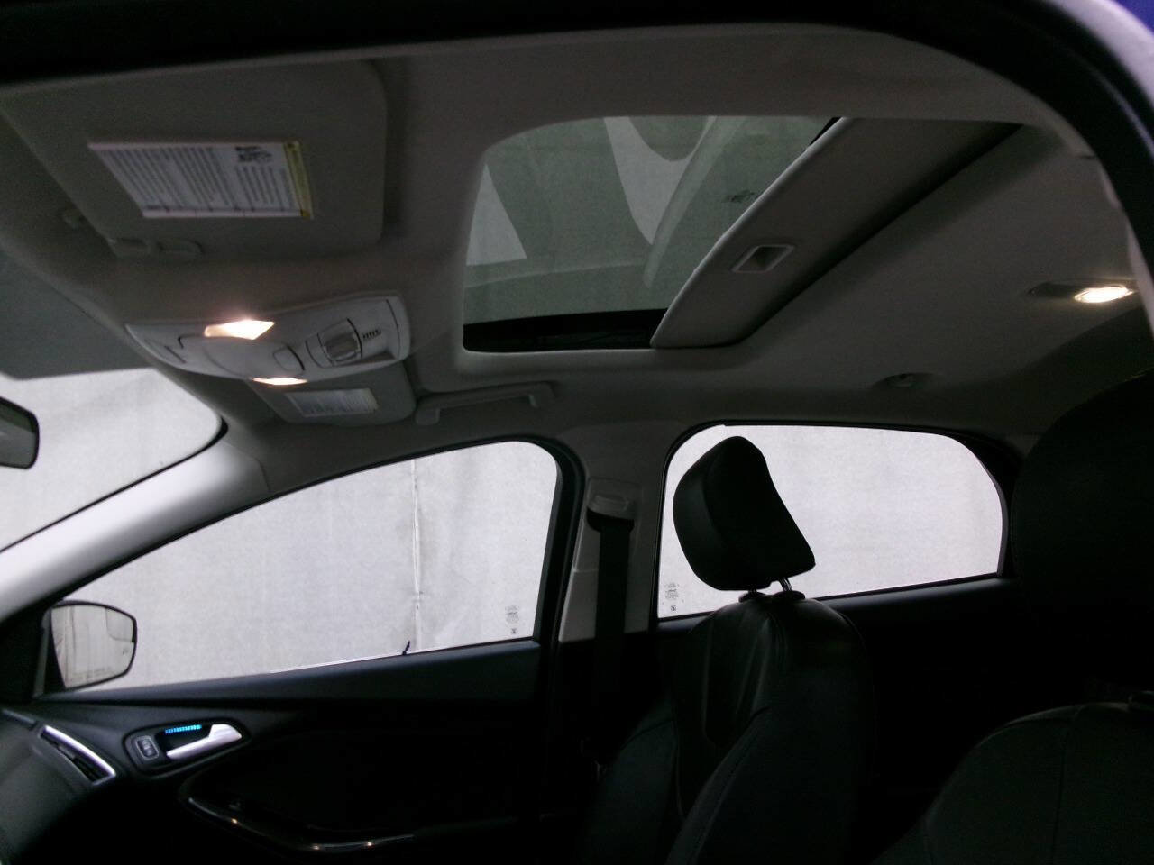 Used 2015 Ford Focus Titanium image 11