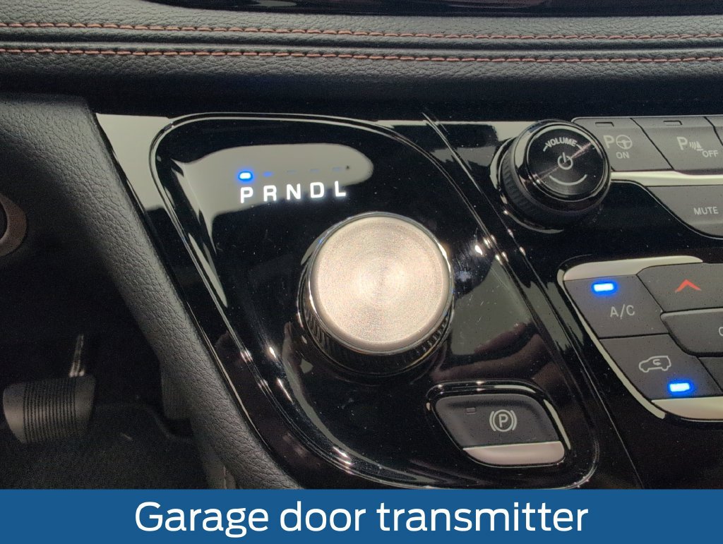 Used 2024 Chrysler Pacifica Pinnacle FWD image 30