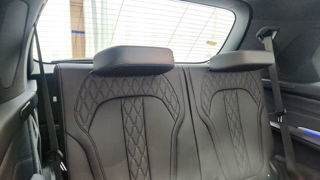 Used 2024 BMW X7 xDrive40i w/ Executive Package image 29