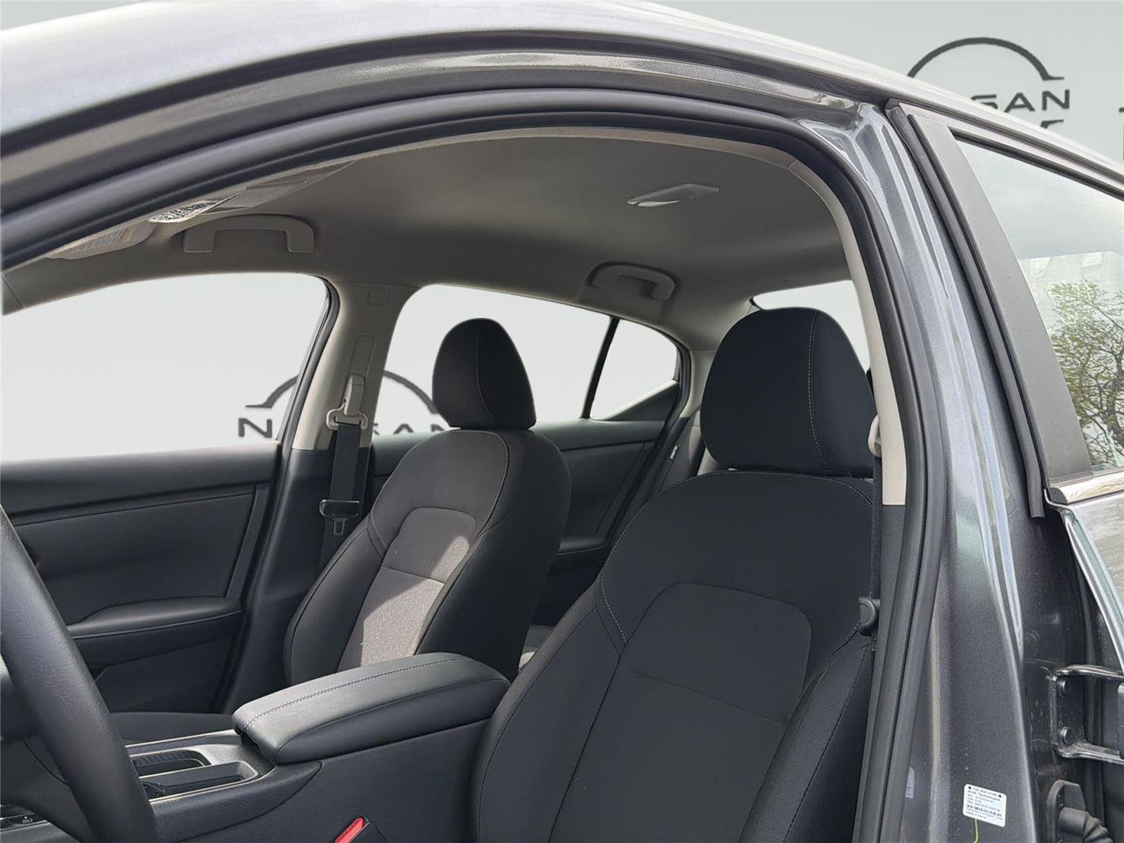 Used 2025 Nissan Sentra S FWD image 11