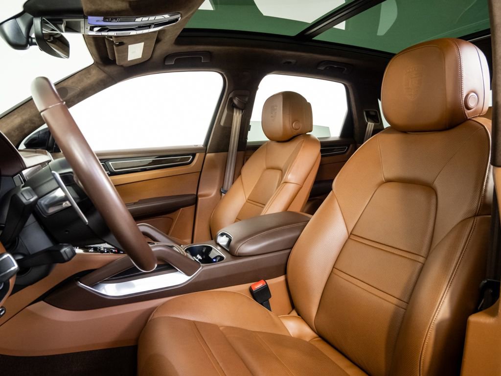 Certified 2023 Porsche Cayenne Turbo image 5