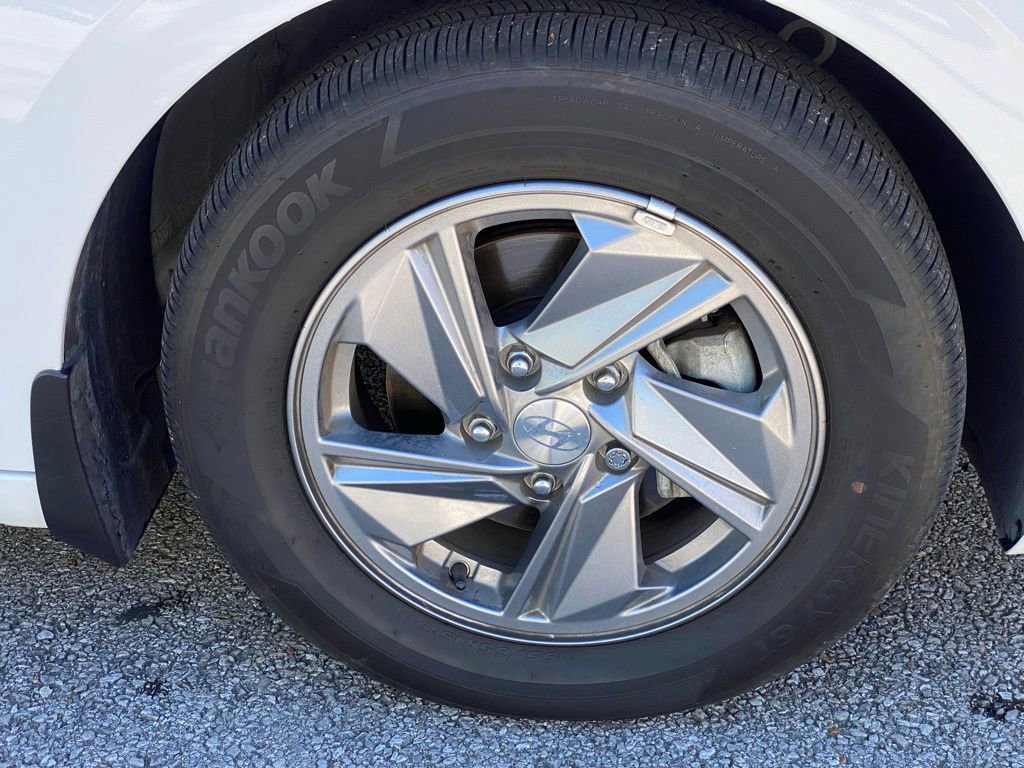 Certified 2024 Hyundai Elantra SE image 36