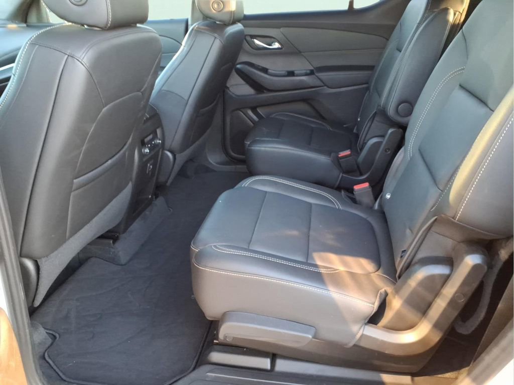 Used 2023 Chevrolet Traverse LT image 14