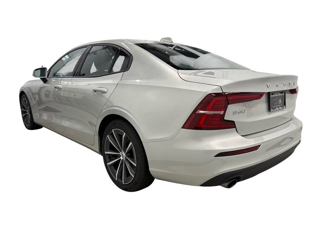 Used 2021 Volvo S60 T6 Momentum AWD/4WD image 6