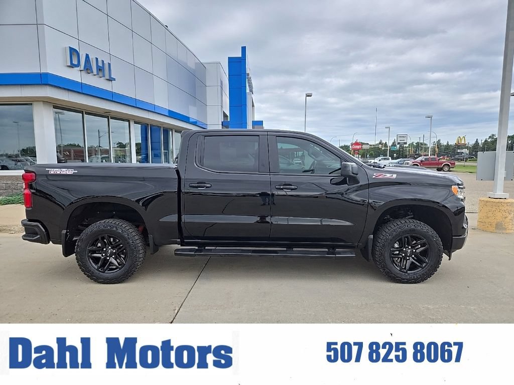 Used 2024 Chevrolet Silverado 1500 LT Trail Boss w/ Convenience Package II AWD/4WD image 1