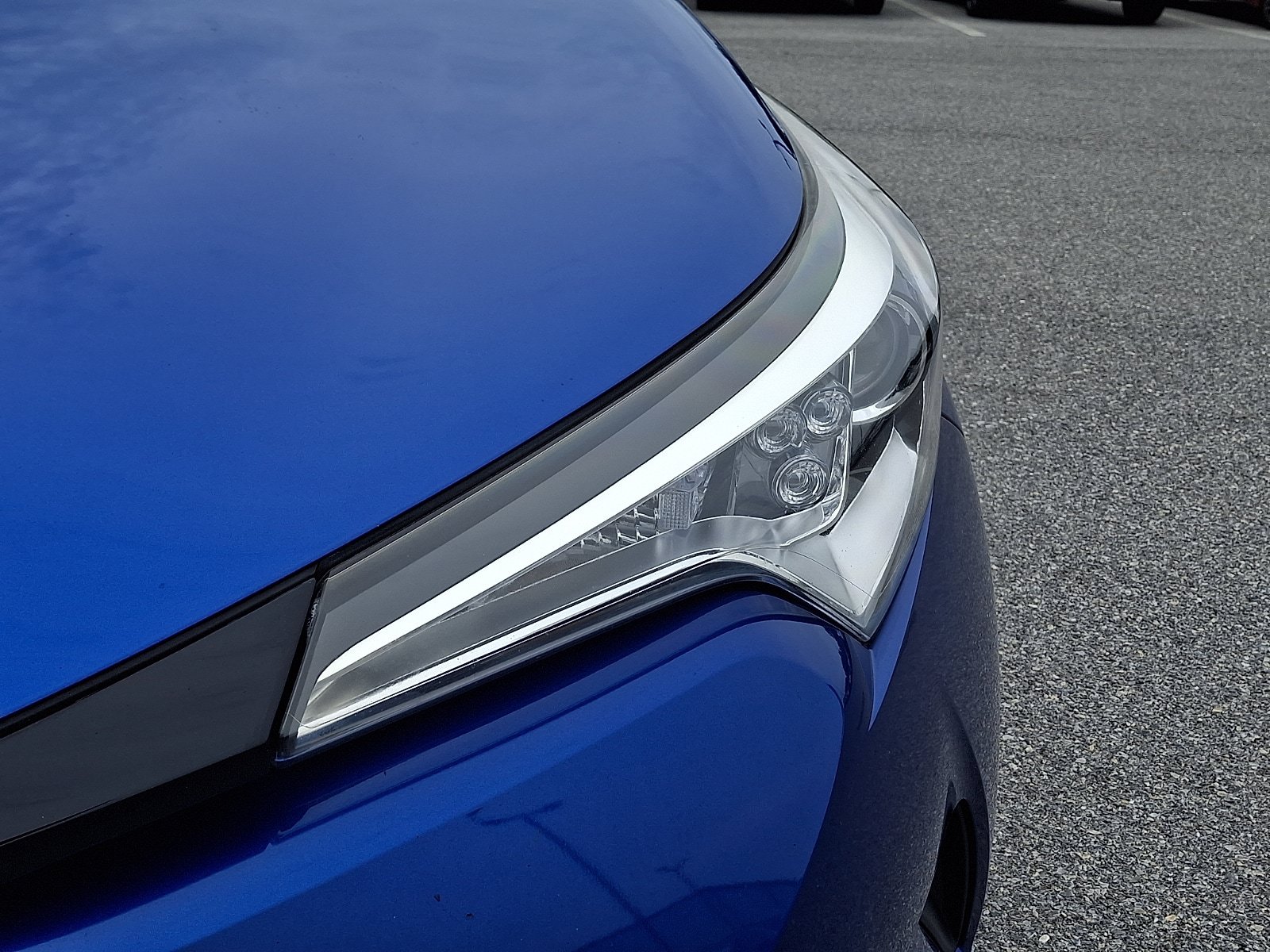 Used 2019 Toyota C-HR XLE FWD image 9