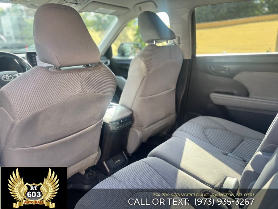 Used 2021 Toyota Highlander LE AWD/4WD image 9