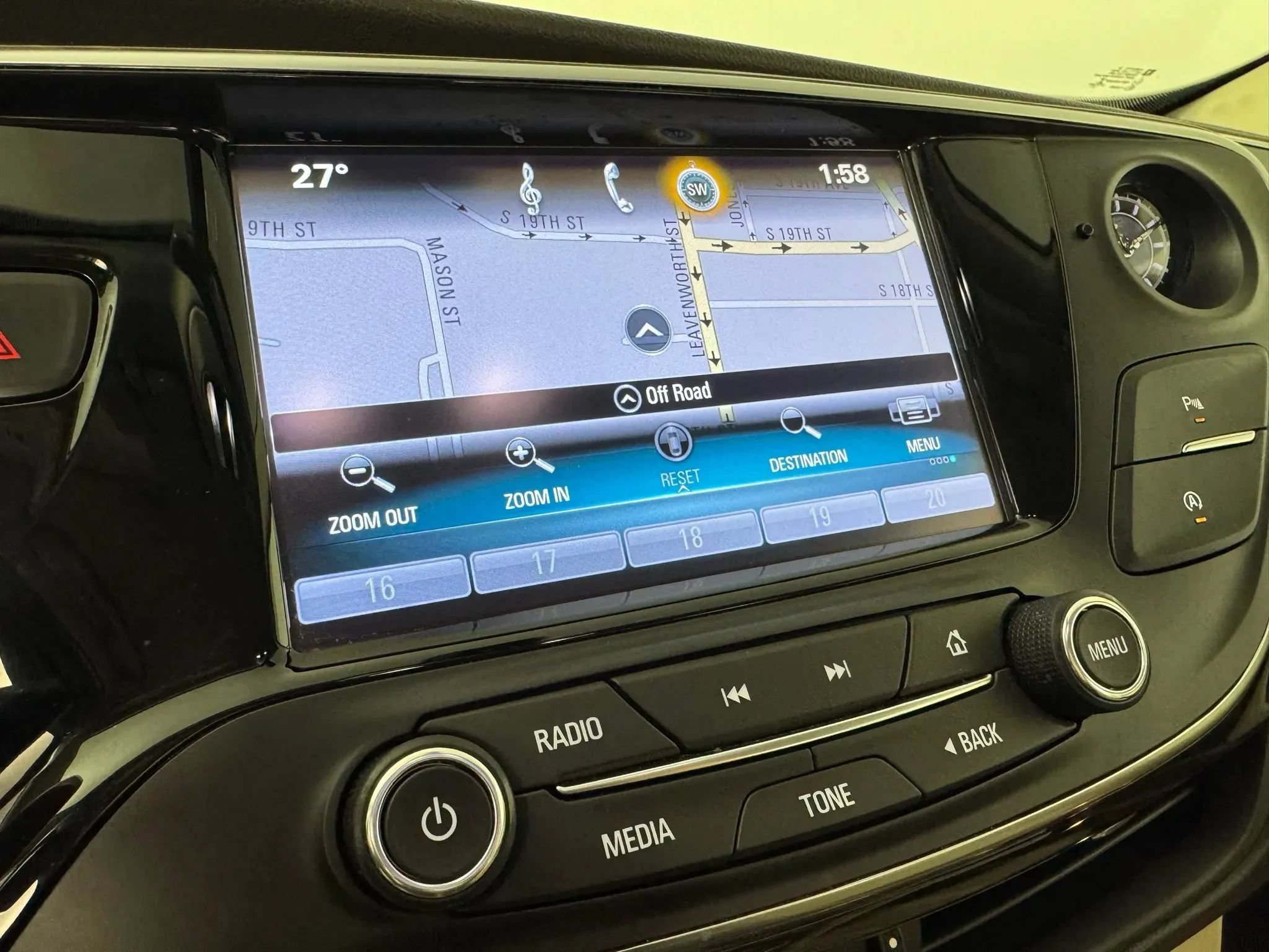 Used 2020 Buick Envision Essence AWD/4WD image 18